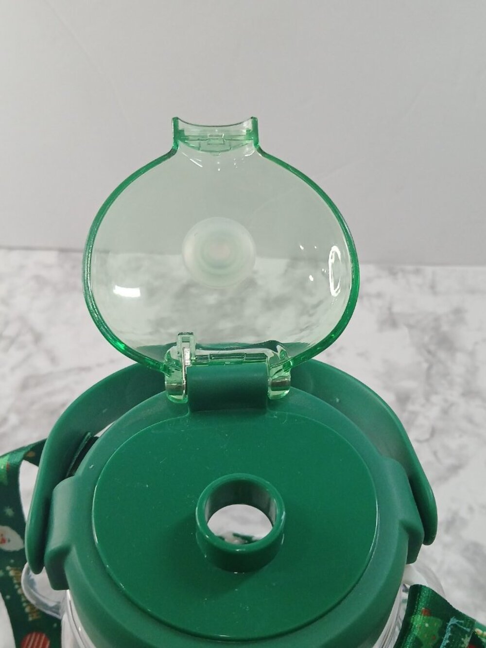 MINISO Christmas Bear Water Bottle 1000mL Green BPA-Free Kids Straw Cup w/ Strap - Picture 6 of 8